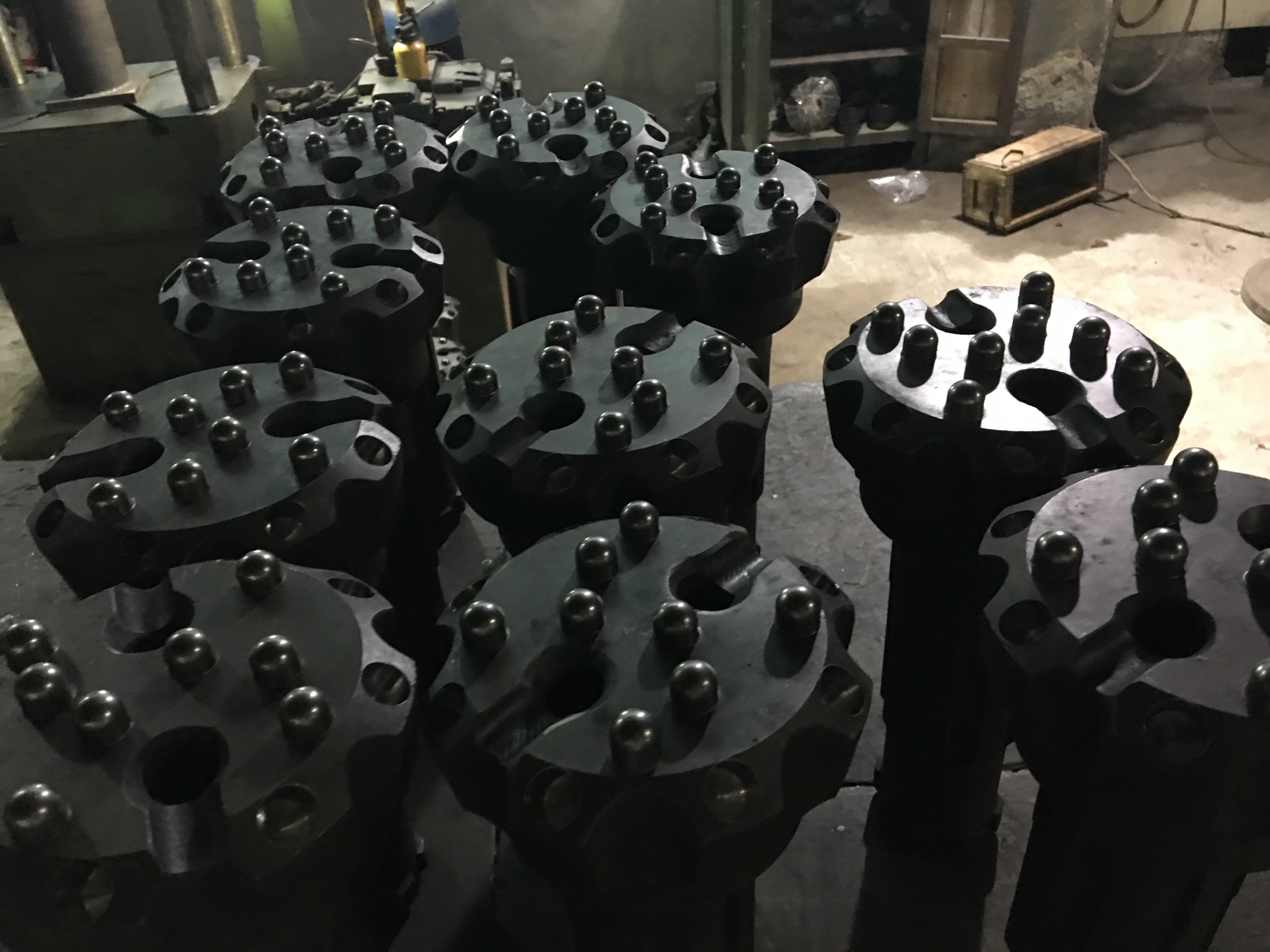 米数多潜孔钻头 提供高中低风压潜孔钻头 潜孔冲击器 等优质采掘钻具